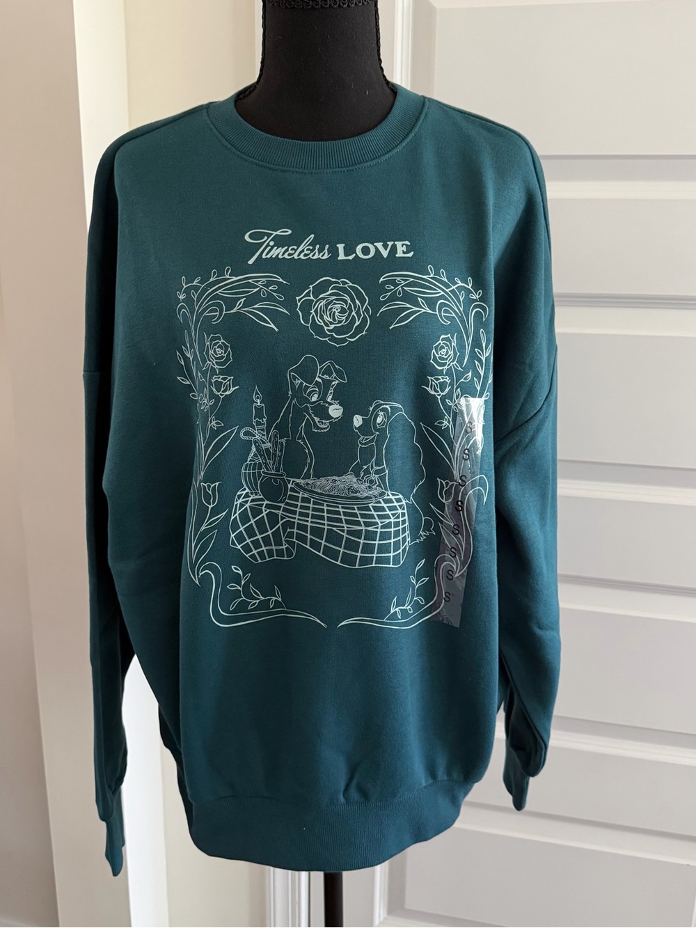 Disney x Skinnydip Lady & The Tramp Timeless Love Sweatshirt NWT S